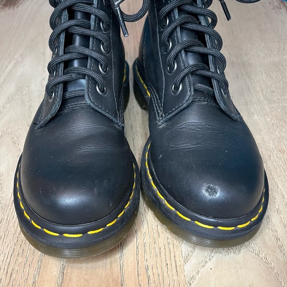 Dr. Martens 1460 Women’s Smooth Leather Lace Up Boots Black 8 Eye Size 6 - Picture 5 of 14